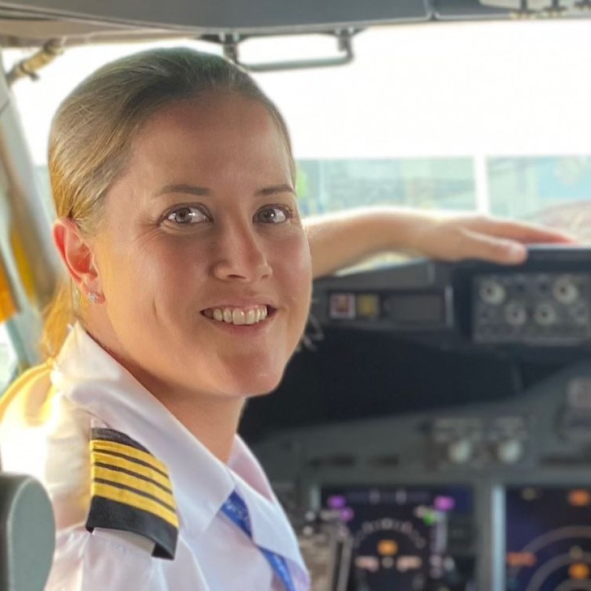 Women at the Controls Leadership and Responsibility in Aviation GD